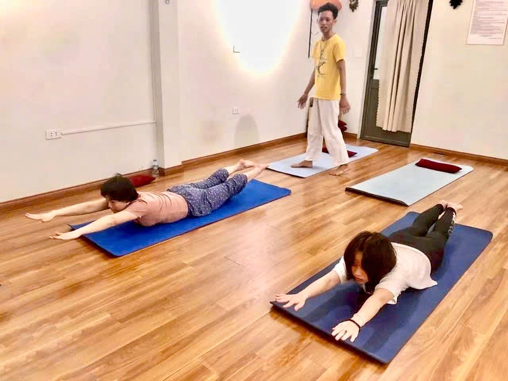 劳动者从事自由职业，旨在有机会发展本身的趋势是企业调整用人战略的迹象。