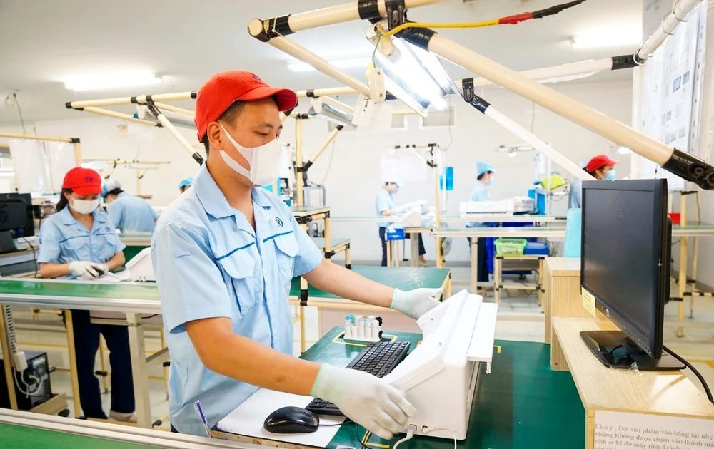 要把民营经济视为经济的主要支柱和主要推动力量。