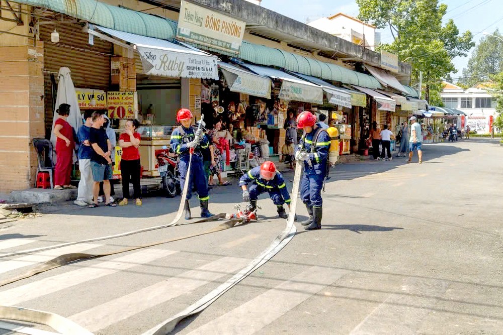 福门市场进行消防演习。