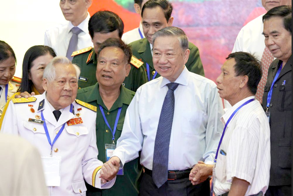 党中央总书记苏林与代表会晤。