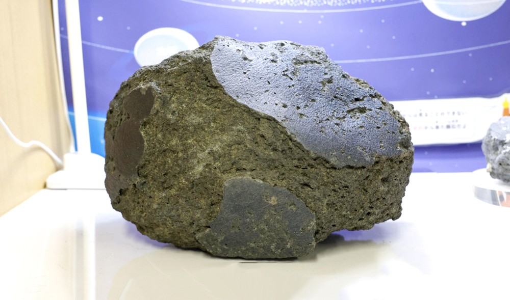 “火星石”被打包运往大阪‧关西世博会会场