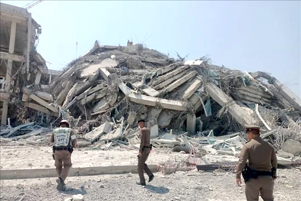 2025 年 3 月 28 日，泰国曼谷一栋建筑物因缅甸地震影响而倒塌。