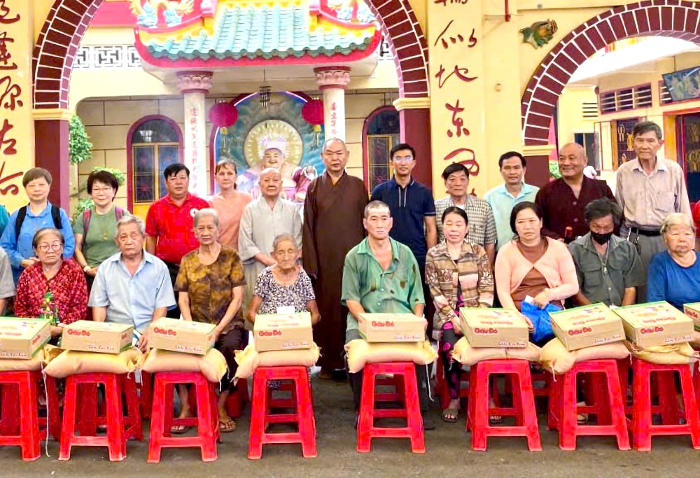 各界热心人士关照贫困家庭