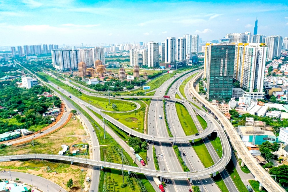 每逢经济复苏周期，市场就见证一波资金流入等待涨价的房地产。