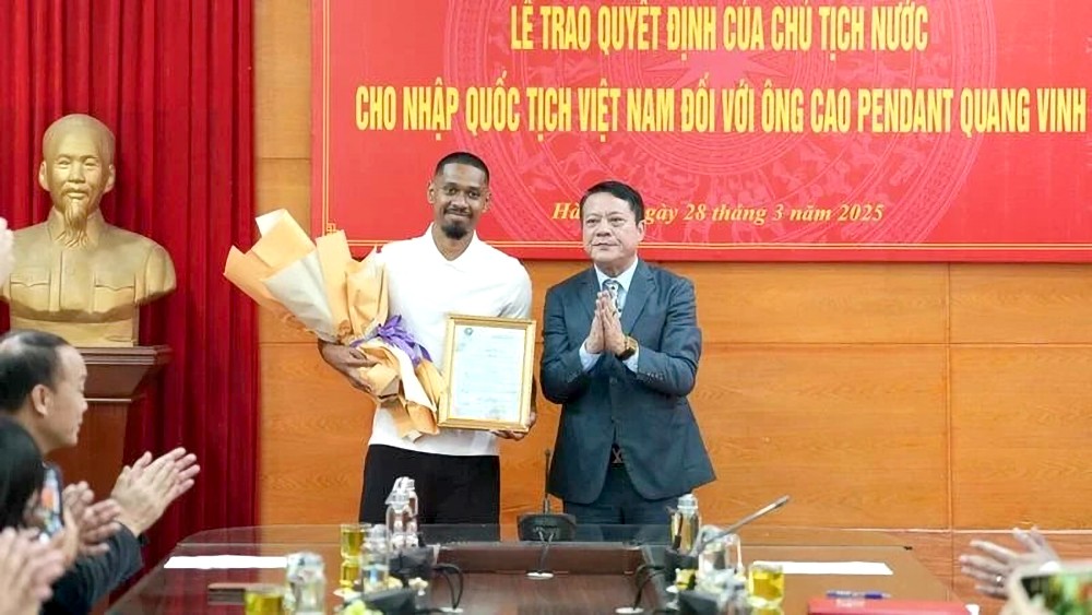 越南归化球员高潘丹‧光荣正式成为我国公民