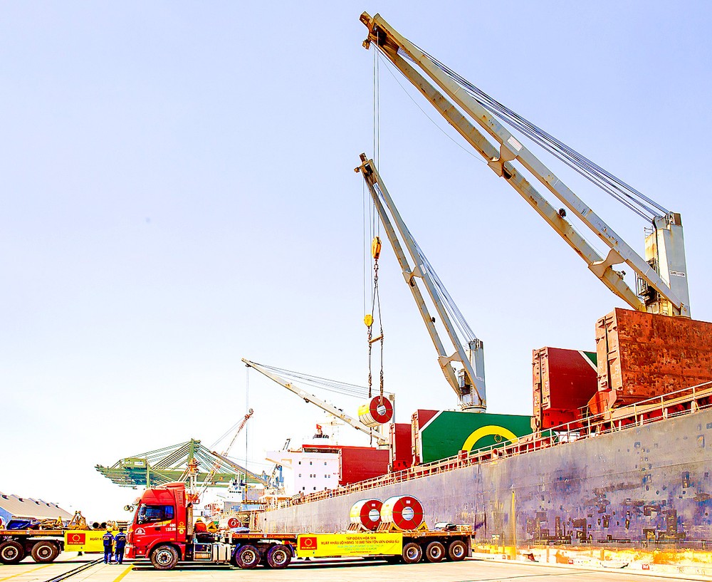 货物装卸准备出口。