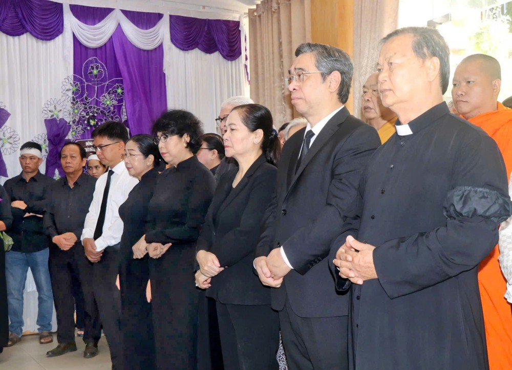 市领导出席追悼仪式。