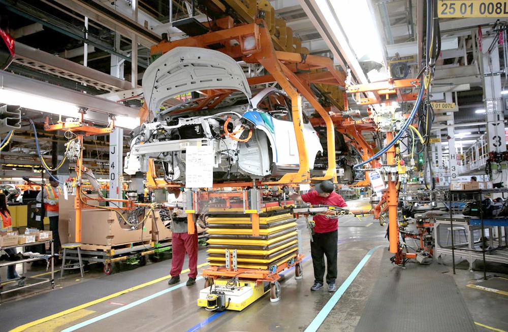 美国密西根通用汽车的装配线。