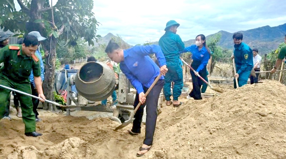 帮助居民建造新房子。