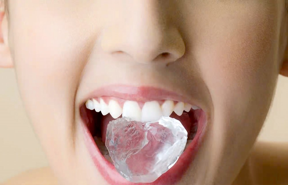 远离不良习惯，改善牙齿敏感。