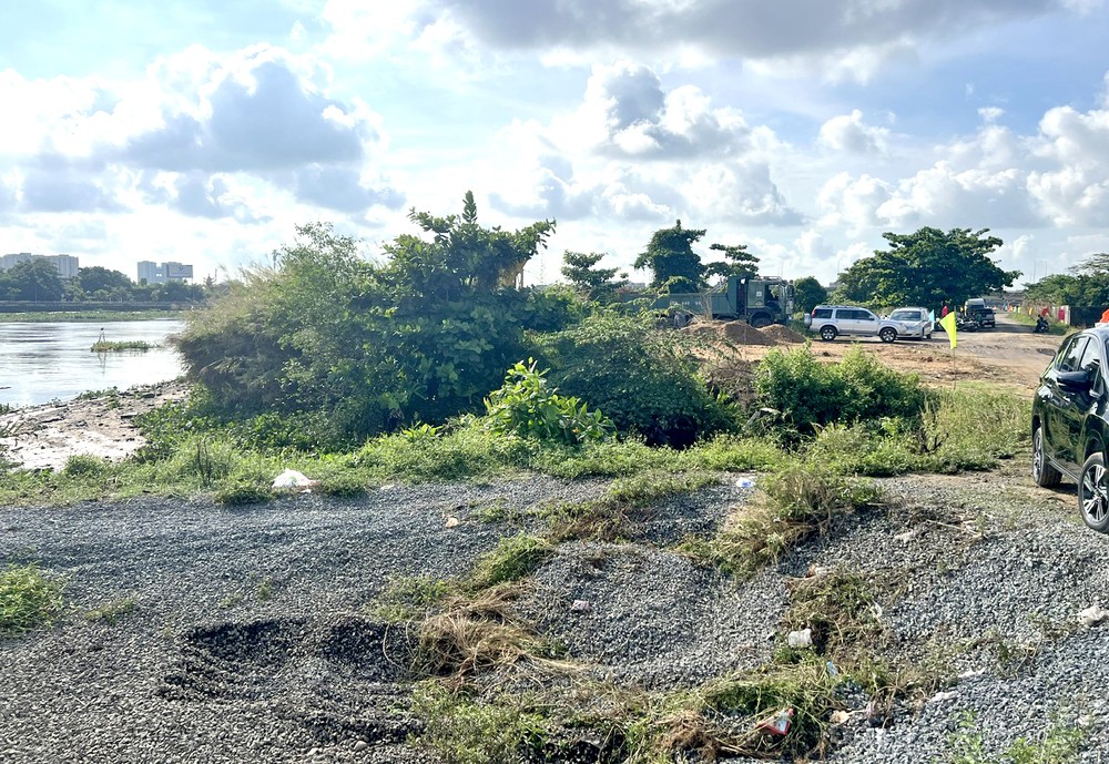 西贡河右岸经常发生坍塌导致水淹。