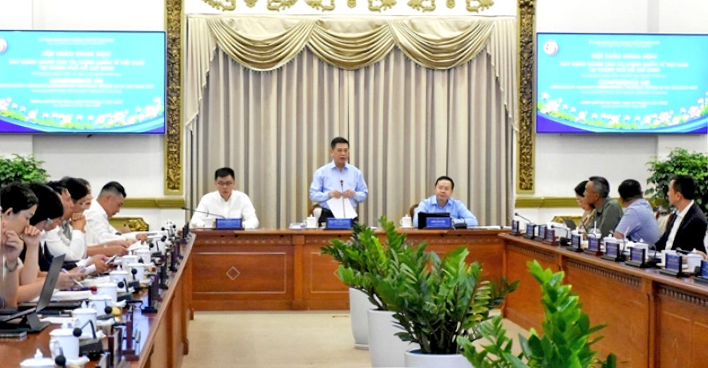 市人委会副主席阮文勇在会上发表讲话。