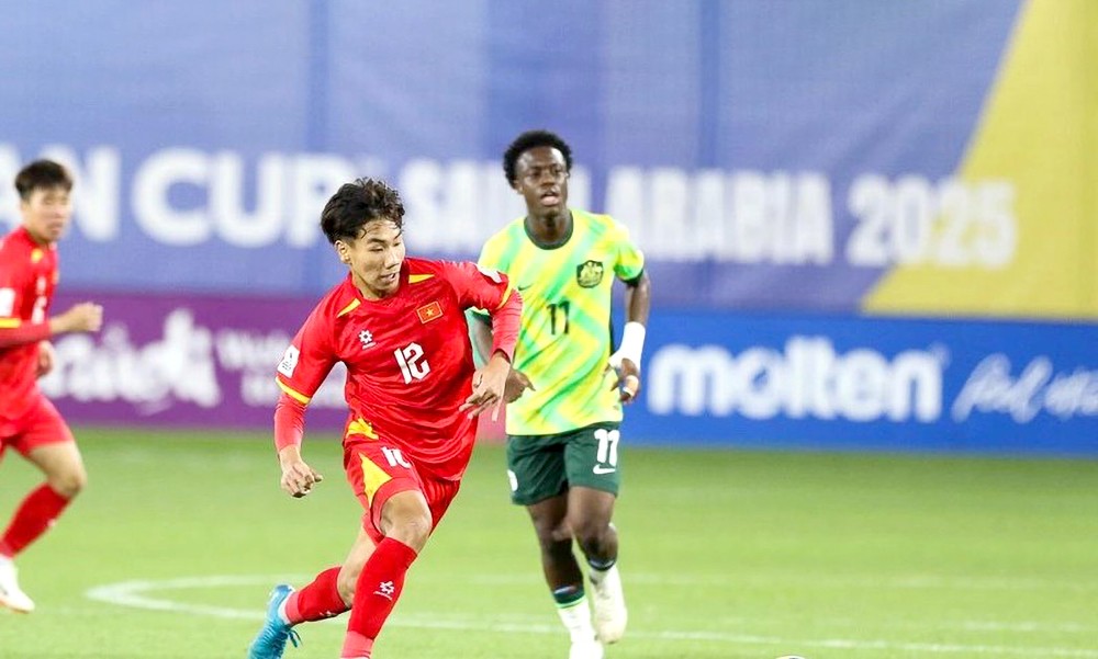 前卫周玉阮力（红衣）入选正式名单