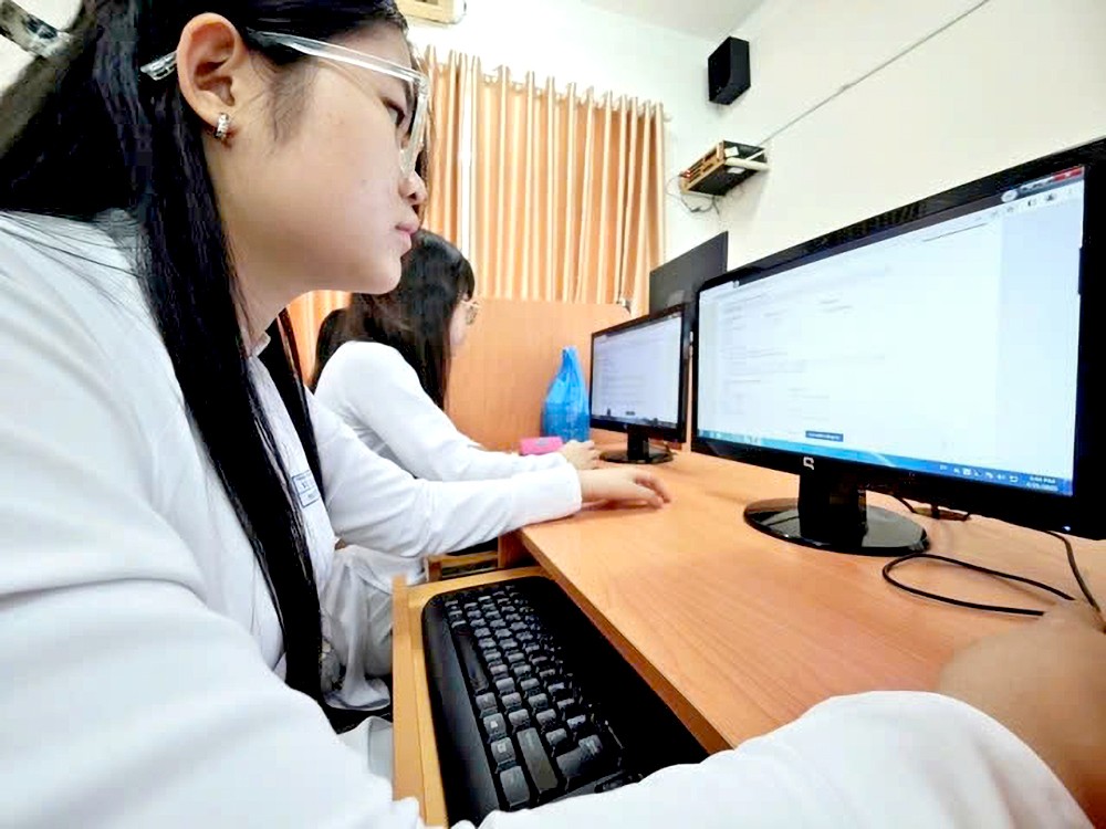 教育与培训部已公布按科目登记参加2025年高中毕业试考生人数与报考科目的比例。