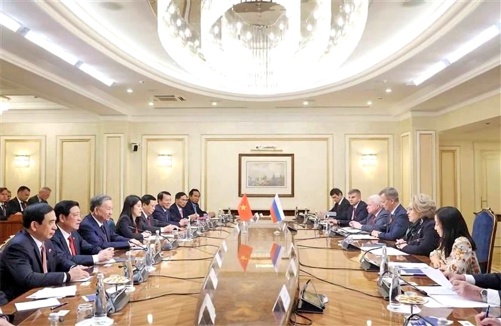 苏林总书记会见俄罗斯联邦委员会主席马特维延科。