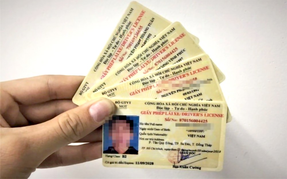 驾照被暂扣但快到期可更换？