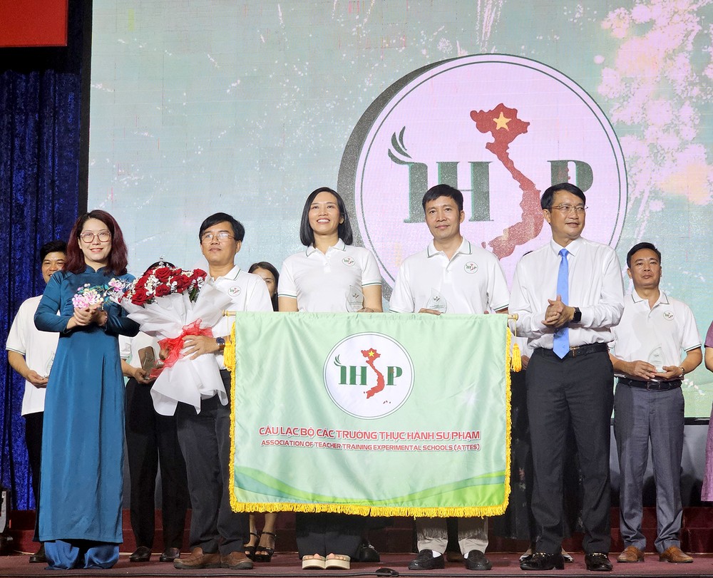 各所师范实验中学联谊俱乐部成立