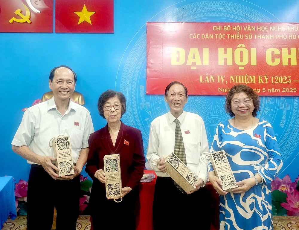 市各民族文学艺术协会党支部第四次大会