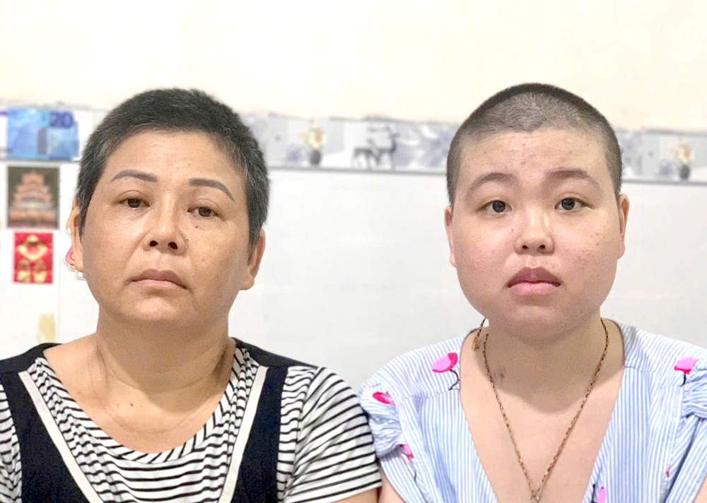 刘少芳靠大姨照料。