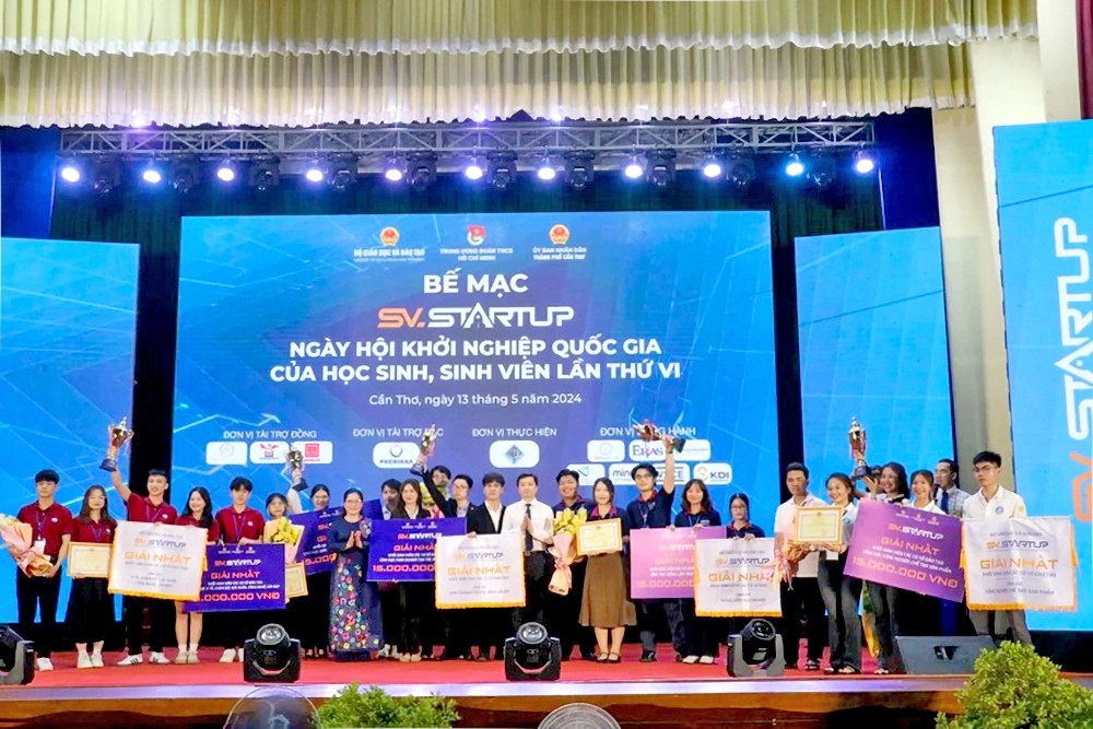 第68号《决议》强调，迅速将创业培训计划引入教育与培训单位。