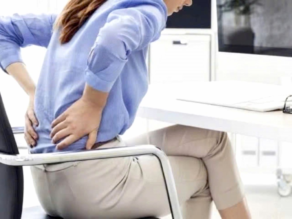 与躺姿与站姿相比，坐姿对腰部的伤害是最大的。