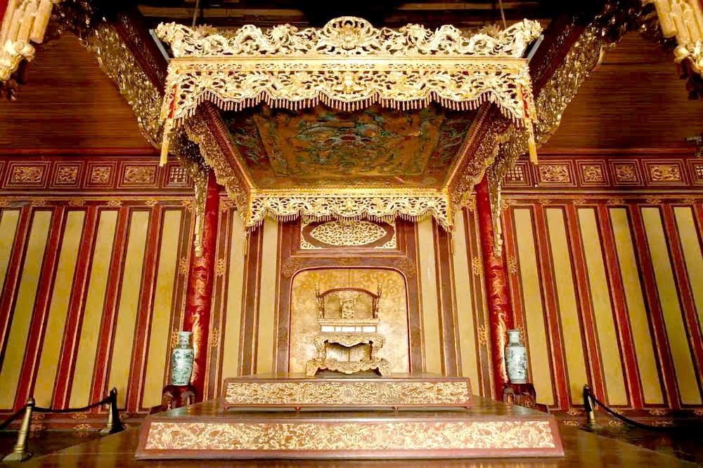 阮朝宝座遭破坏事件敲响了文物保护的警钟。