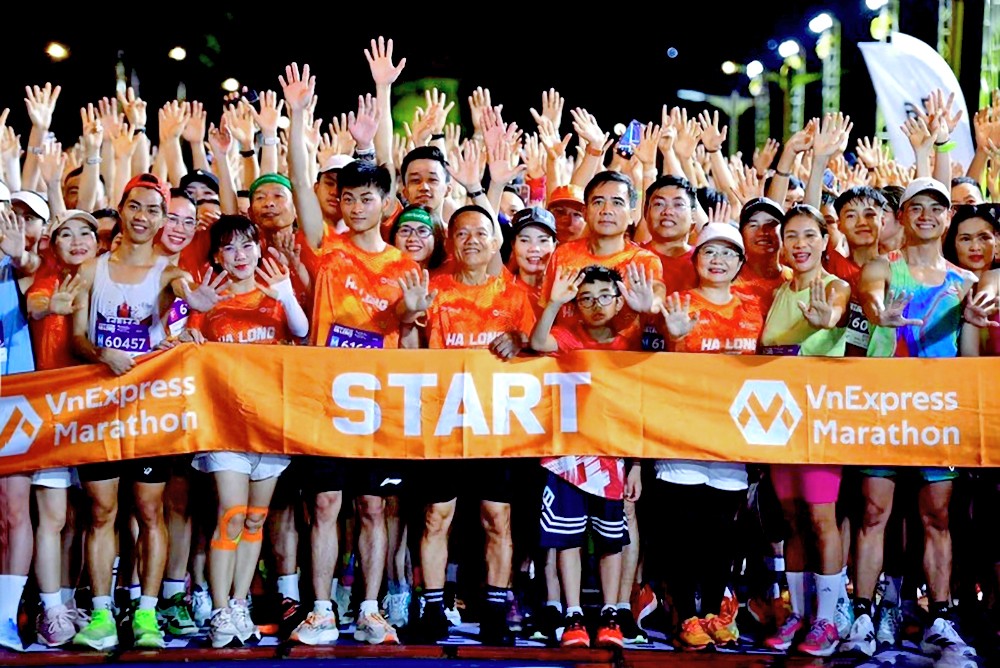 逾万名运动员征服下龙湾赛道