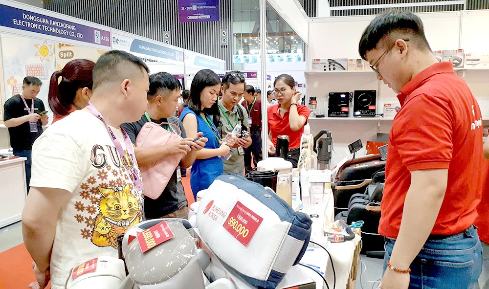 企业须开发更优化的电子产品以吸引国内外消费者。