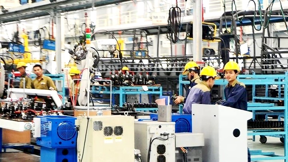 创造新的动力和气势，以促进民营经济发展。