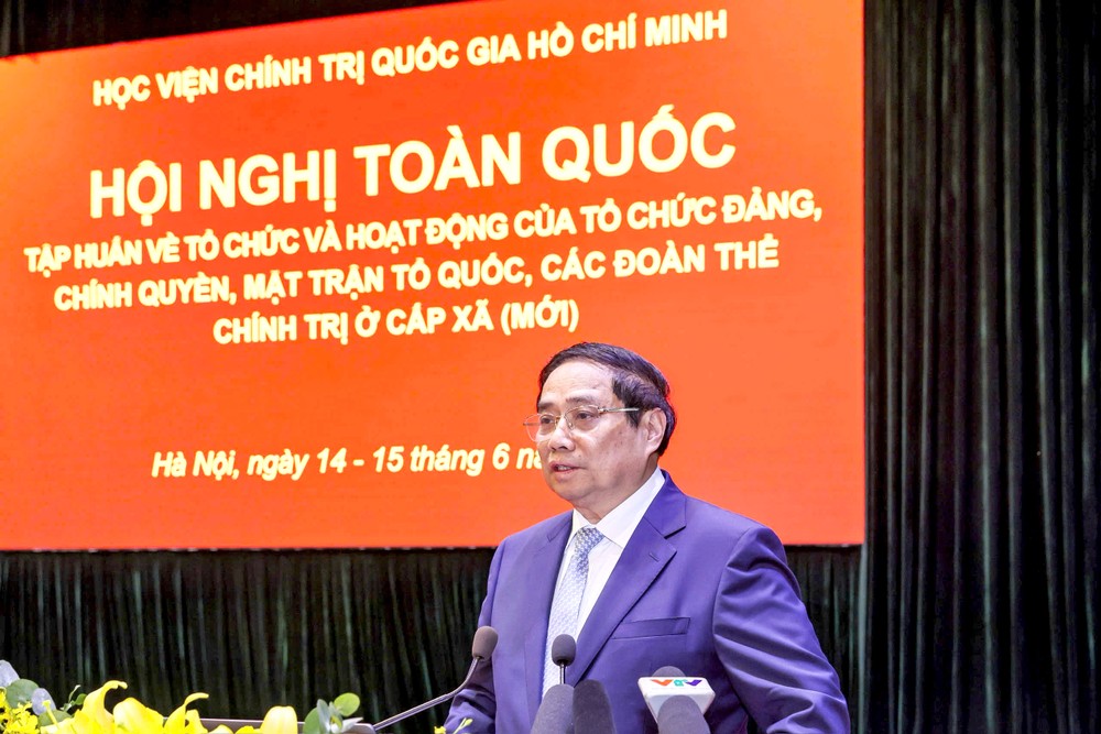 政府总理范明政在会议上致辞。