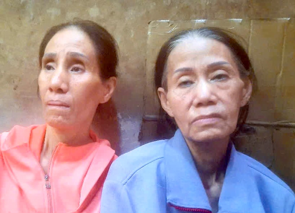 邓慧兰（右）与其妹妹。