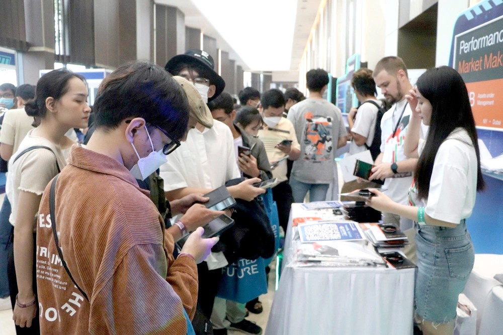 许多四年级学生或应届毕业生担心当前课程内容落后于AI时代的招聘市场。