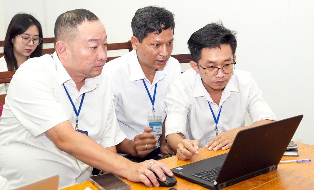 新滨城坊干部、公务员正在试运行公共行政系统。