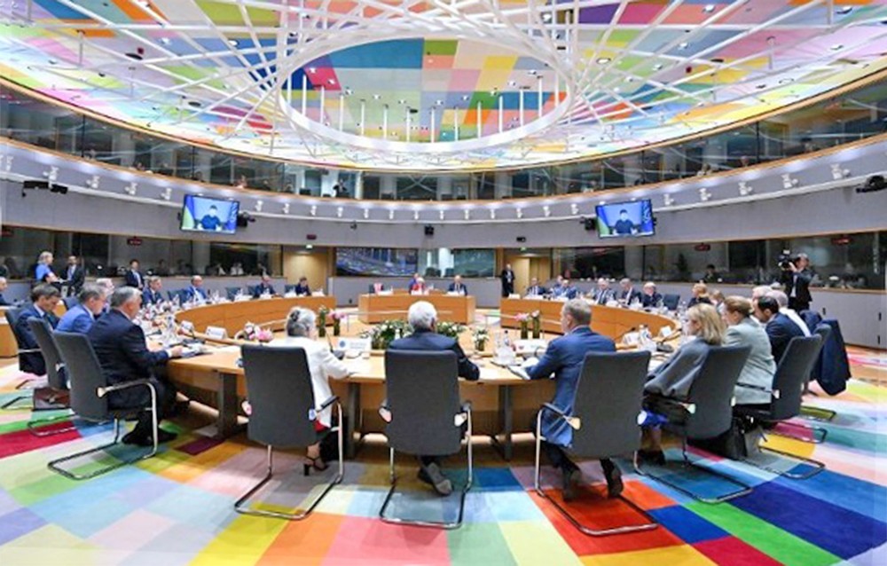 欧盟峰会强调将继续大幅提升防务安全支出