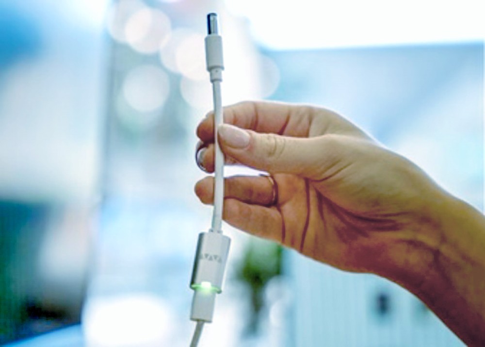 DC插头转换器可连接Type-C充电器，为手提电脑等设备充电。