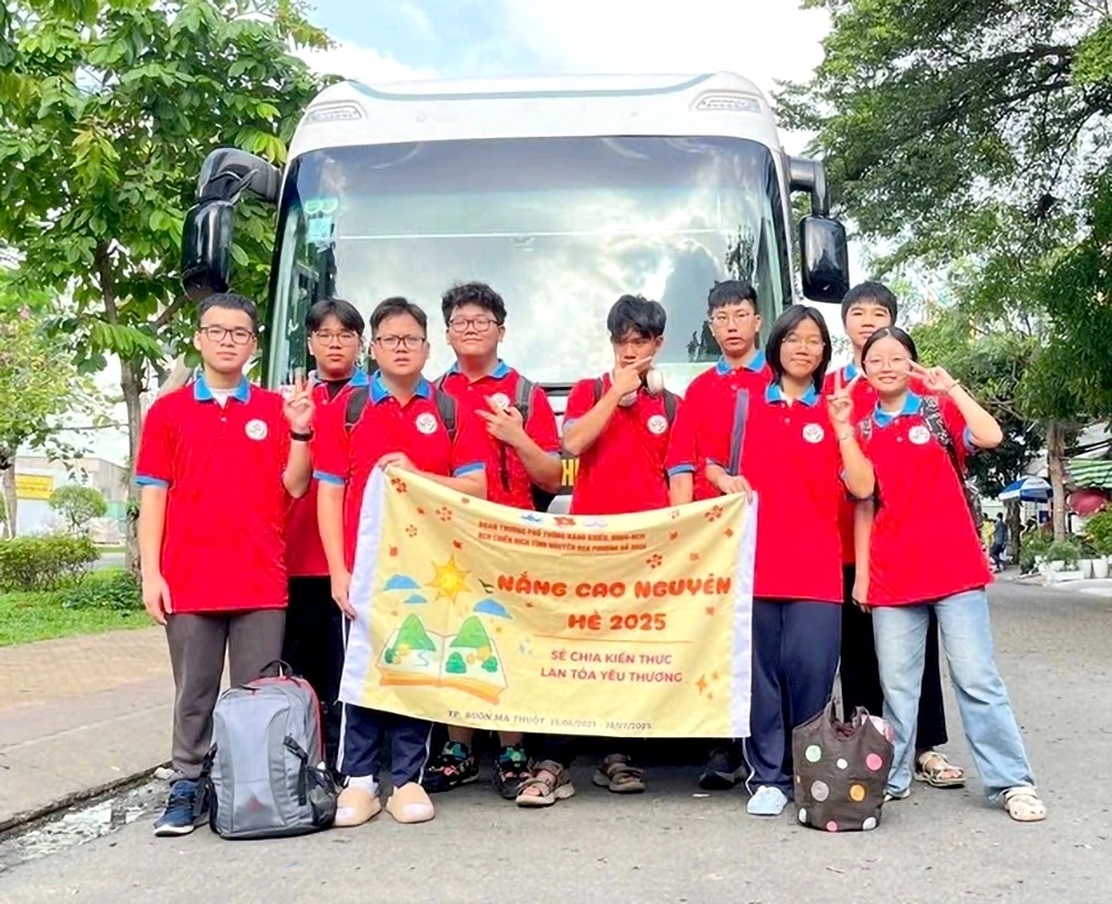 “高原阳光”项目成员满怀期待地启程。