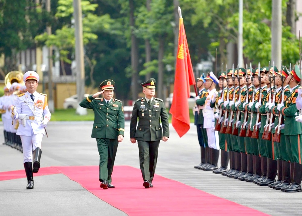 泰国皇家武装部队总司令对越南进行正式访问。