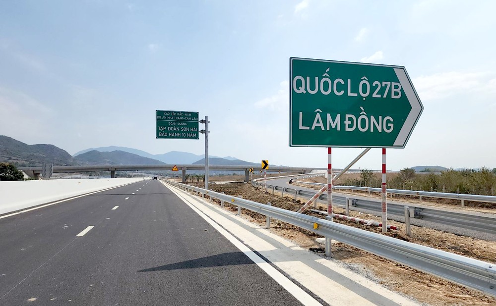 调整路牌的信息以适应新行政地界。