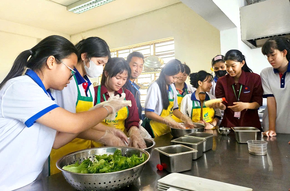 在市国际高等学院学习职技的“九加”系学生。
