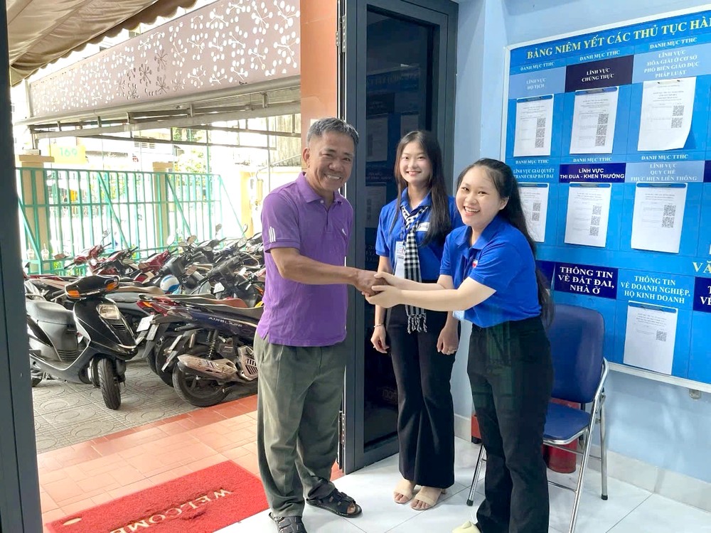 人民灿烂的笑容是无价奖励。