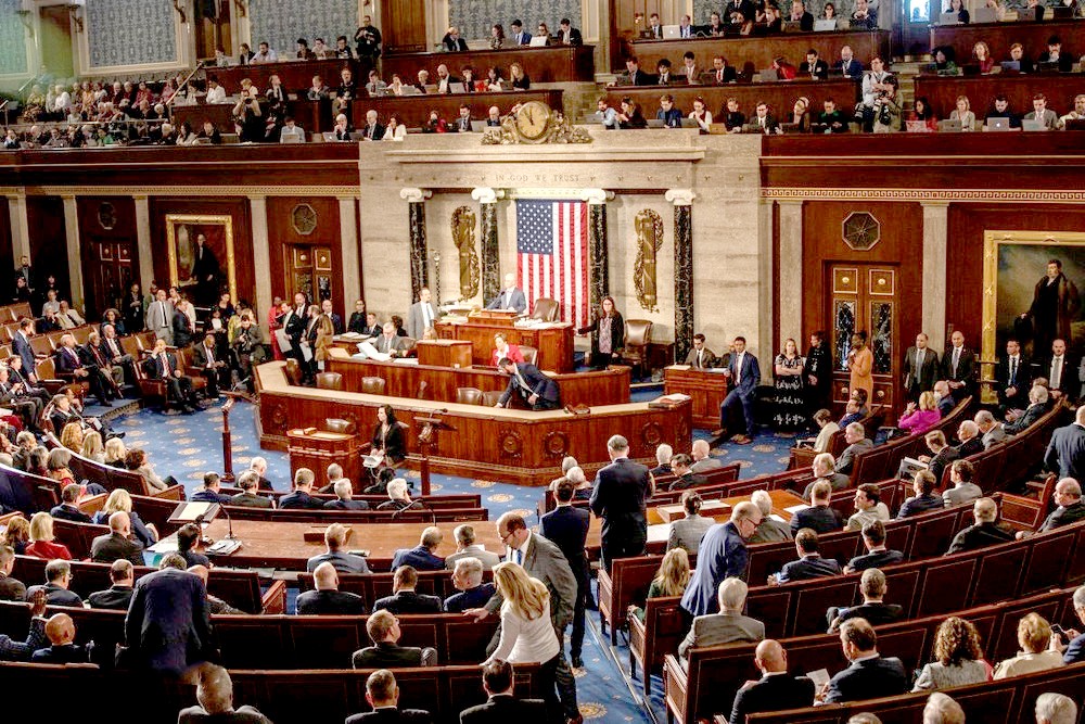 美参议院通过削减支出法案