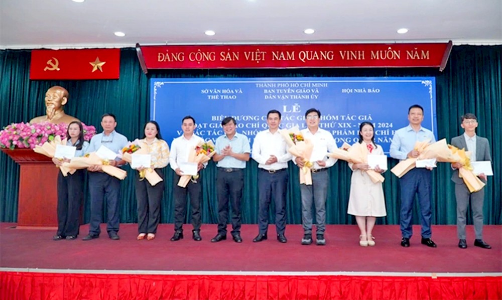 70 篇与本市有关优秀作品获奖励