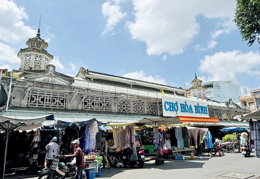 和平街市是与旧堤岸地区息息相关的最古老市场之一。