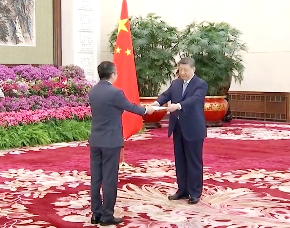 越南驻华大使范清平向中国国家主席习近平递交国书。