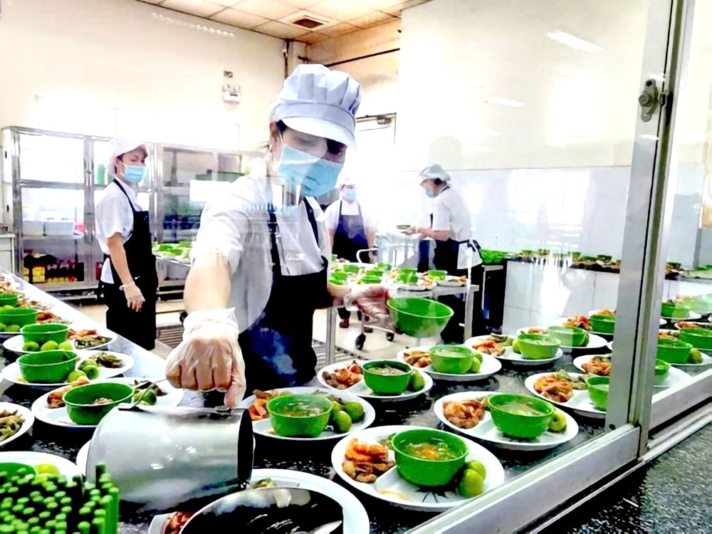 本市一家公司劳工的午餐。