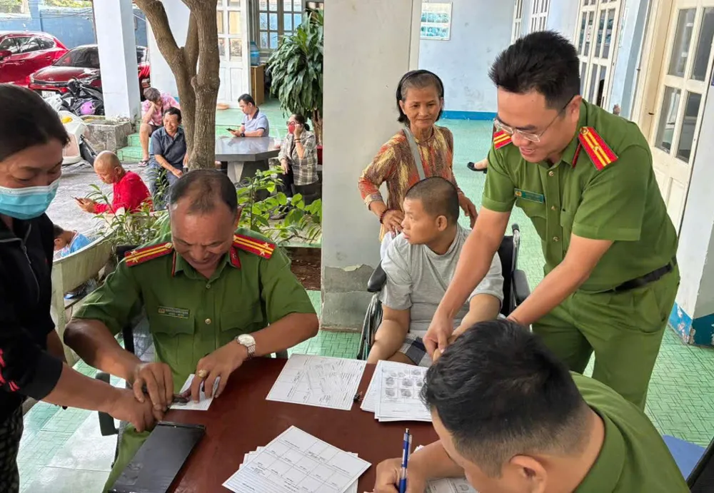 nhân khẩu đặc biệt.jpg