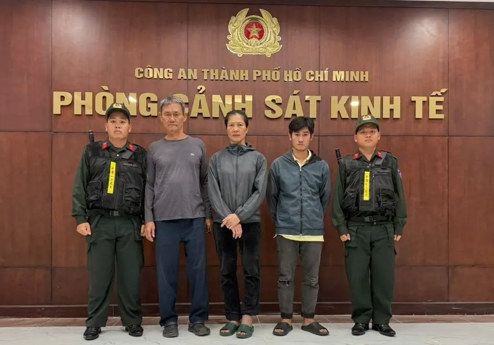 Từ trái sang Nguyễn Duy Hiển, Ngô Mỹ Hoàng và Võ Văn Nghề.jpg