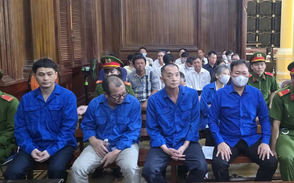 Các bị cáo tại phiên xét xử sơ thẩm