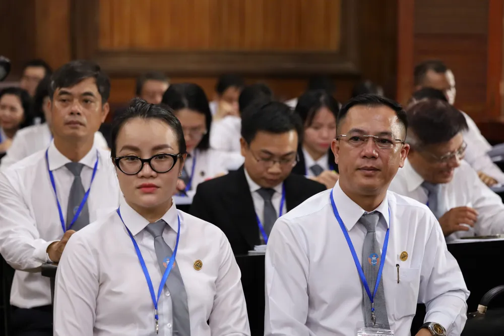 Các luật sư tham gia bào chữa cho các bị cáo trong phiên sơ thẩm. Ảnh: Ý LINH