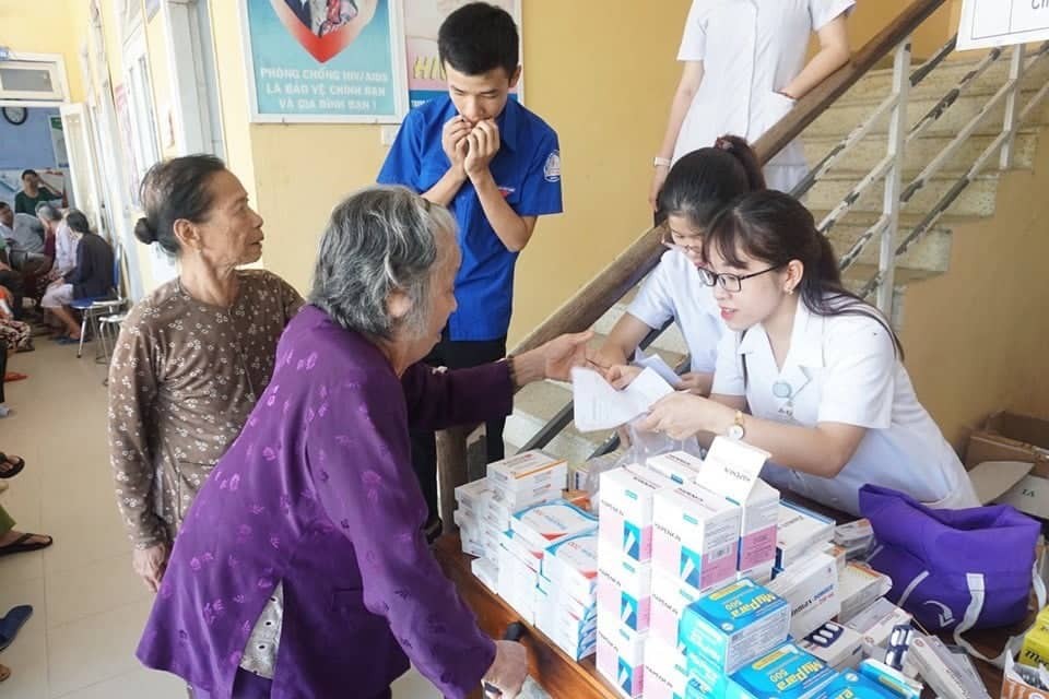 Khám chữa bệnh miễn phí cho 2.500 người nghèo Thừa Thiên – Huế và ...